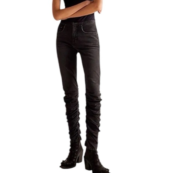 Free People | Women’s Dahlia Low Rise Stacked Jeans in Back to Black Size 29 NWT - Picture 1 of 9